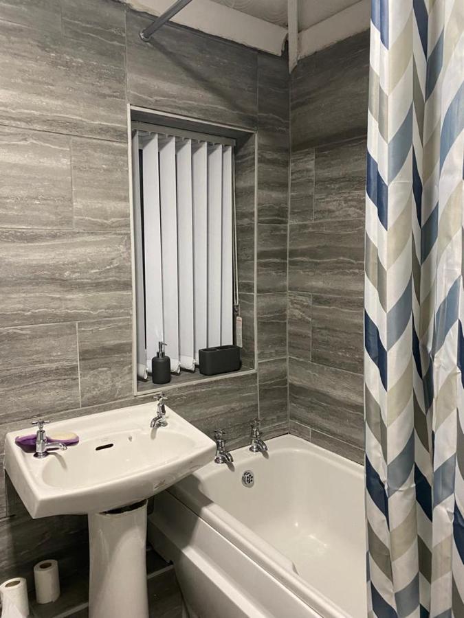 Cosy 3 Bedroom House, Free Parking & Wifi نوتينغهام المظهر الخارجي الصورة