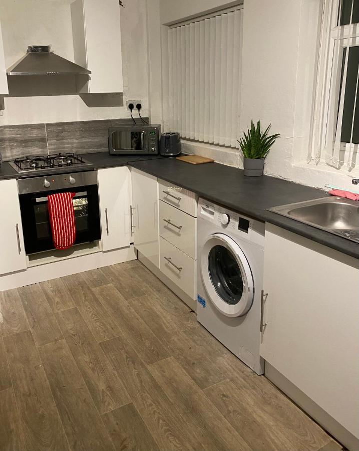 Cosy 3 Bedroom House, Free Parking & Wifi نوتينغهام المظهر الخارجي الصورة